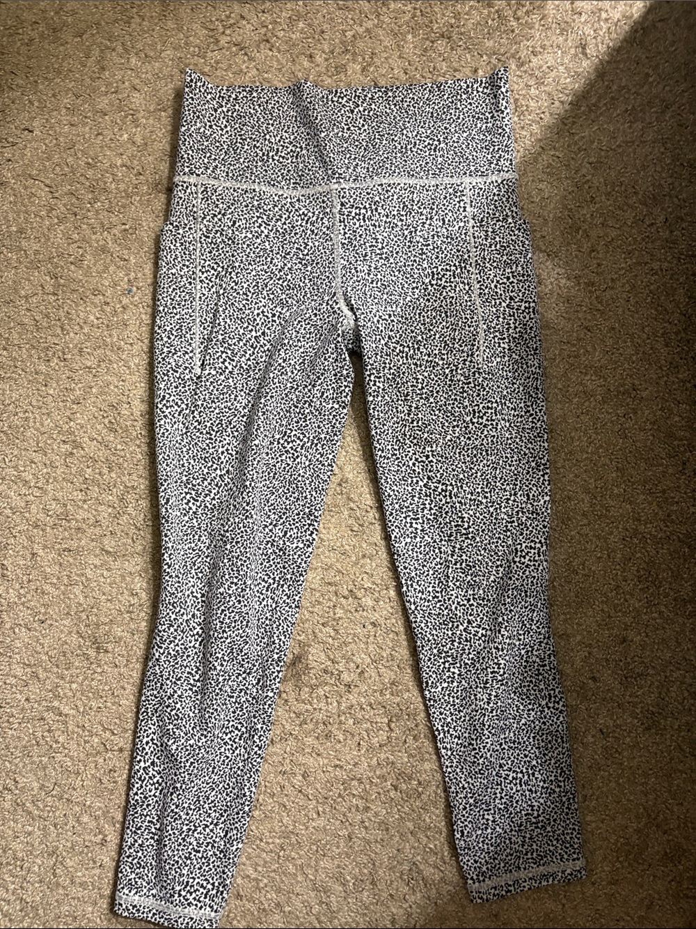 Athleta Salutation Stash Textured Tight Size Medium